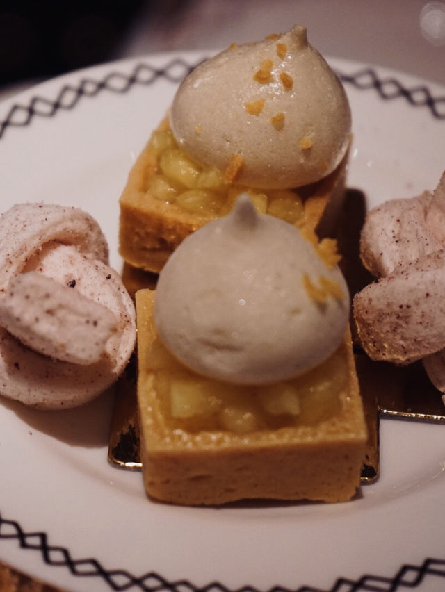 London | Special afternoon tea with pink colour in Mayfair