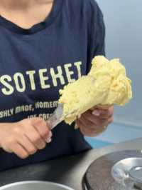 Spotlighted sorbet & ice-cream at Isoteket 🍦🍨