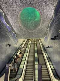 🚉 Napoli Toledo Station – สถานีรถไฟที่สวยที่สุด
