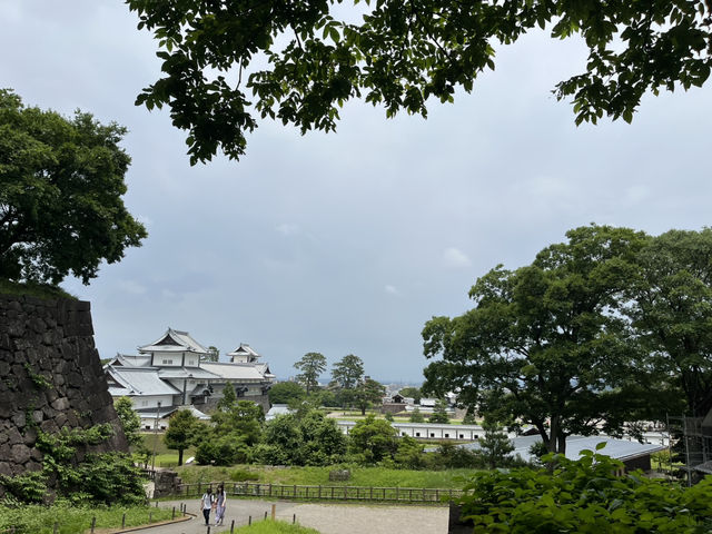 2-Day Kanazawa Tour: Meditative Temples and Modern Art Symphony