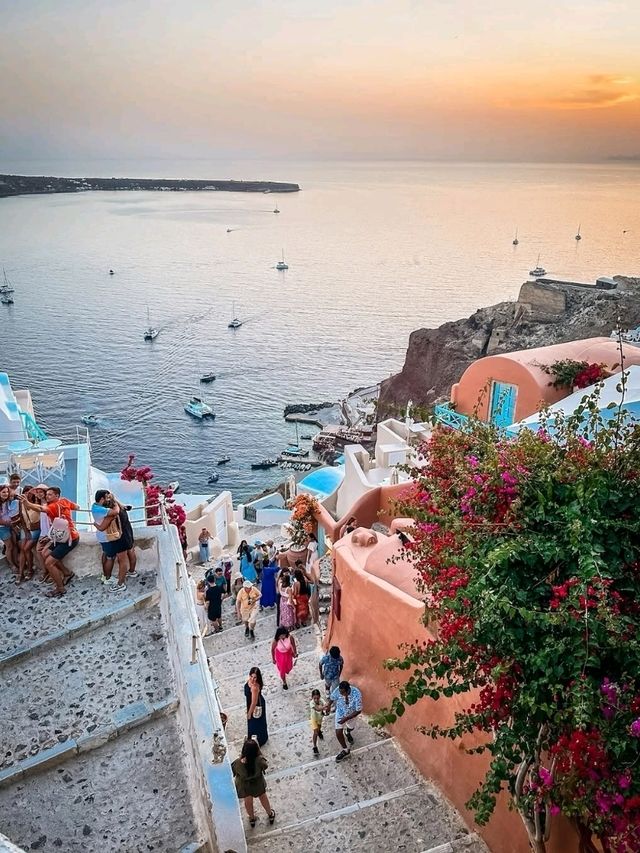 🌅 Where Sunsets Kiss the White Walls – Oia, Santorini, Greece