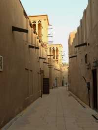 황금의 모래와 그림자의 도시, 룩소르 