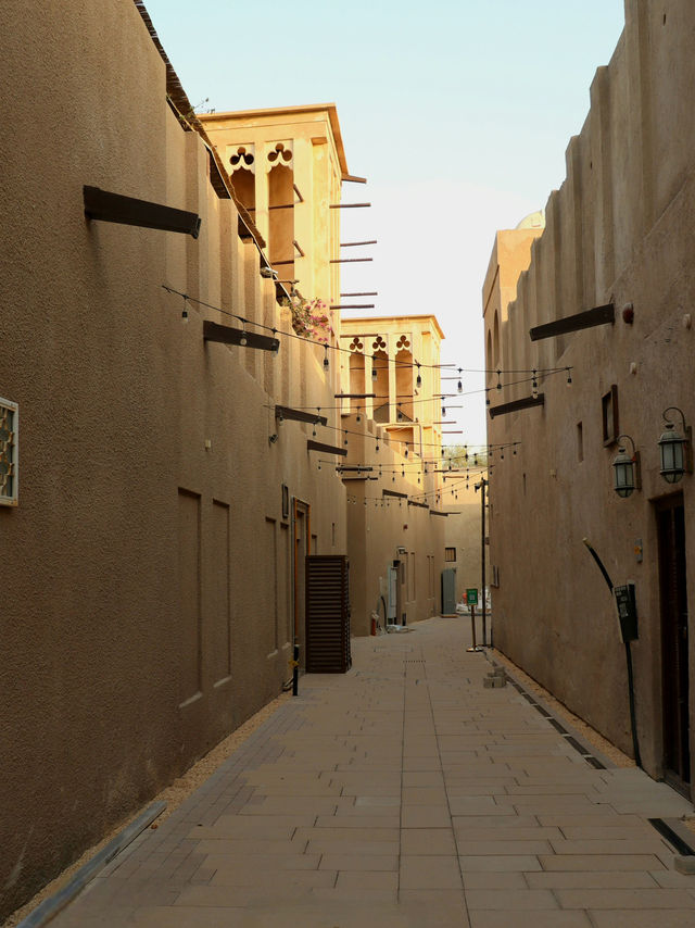 황금의 모래와 그림자의 도시, 룩소르 