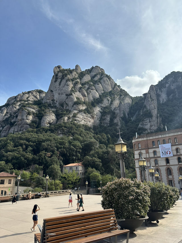 montserrat in a day from barcelona ⛰️⛪️ montserrat in a day from barcelona ⛰️⛪️