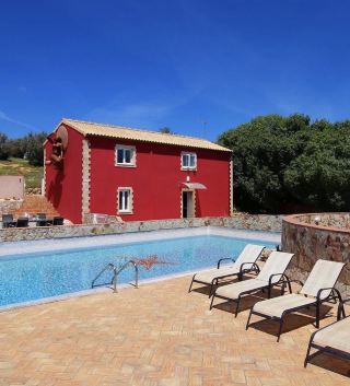 We visited an Algarve vineyard… and ended up booking our wedding there 🍇🤍