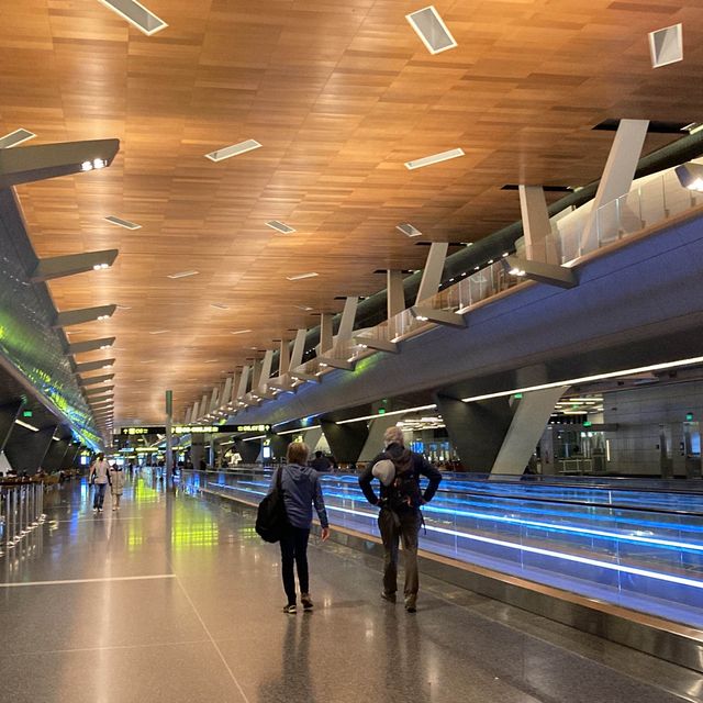 Qatar airport connecting flights waiting 10h