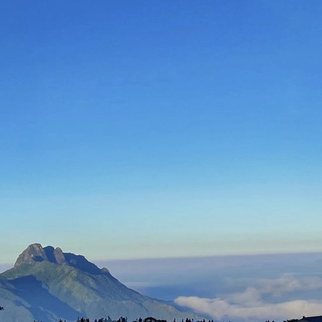 "Phoenix Tianchi" Enjoy Flowers and Sunrise "Phoenix Tianchi" Enjoy Flowers and Sunrise