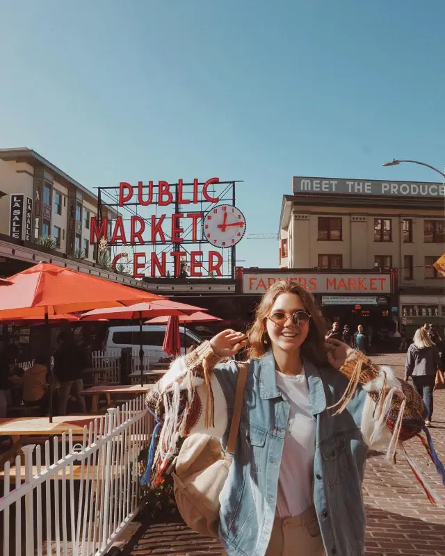 Seattle's Heartbeat: Pike Place Market Unveiled