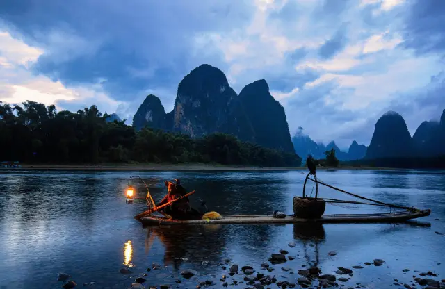 Pursue the Lijiang River, poetry and the distance: Are you ready to start this spiritual journey?