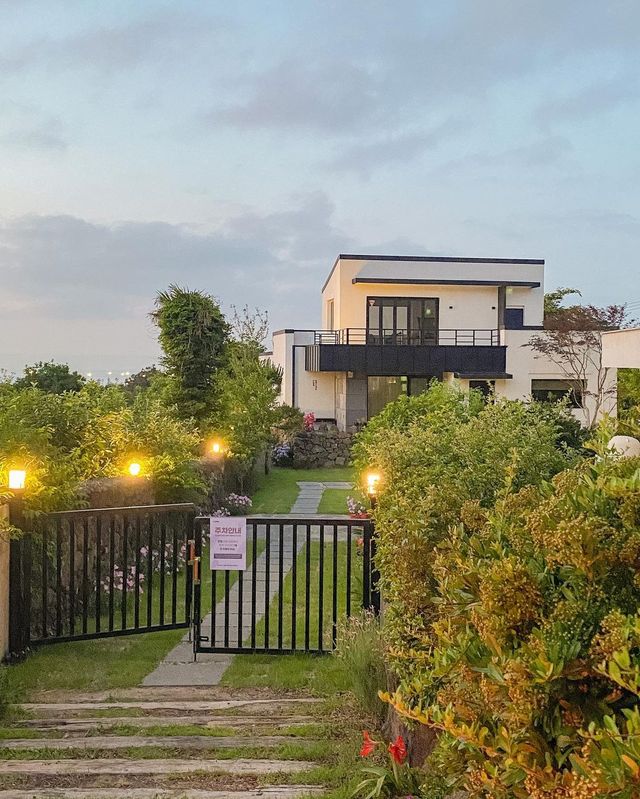 이번 제주 여행 첫 날에 묵었던 애월 숙소 🏡
오픈하자마자 가고 싶었던 곳인데 이제서야 다녀왔습니다 🥹🤍