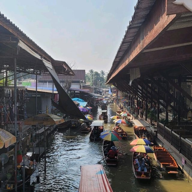 Is it worth to visit Thai floating markets?