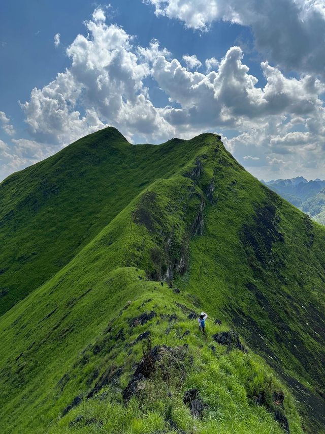 廣西崇左劍龍山山不見我我來見山