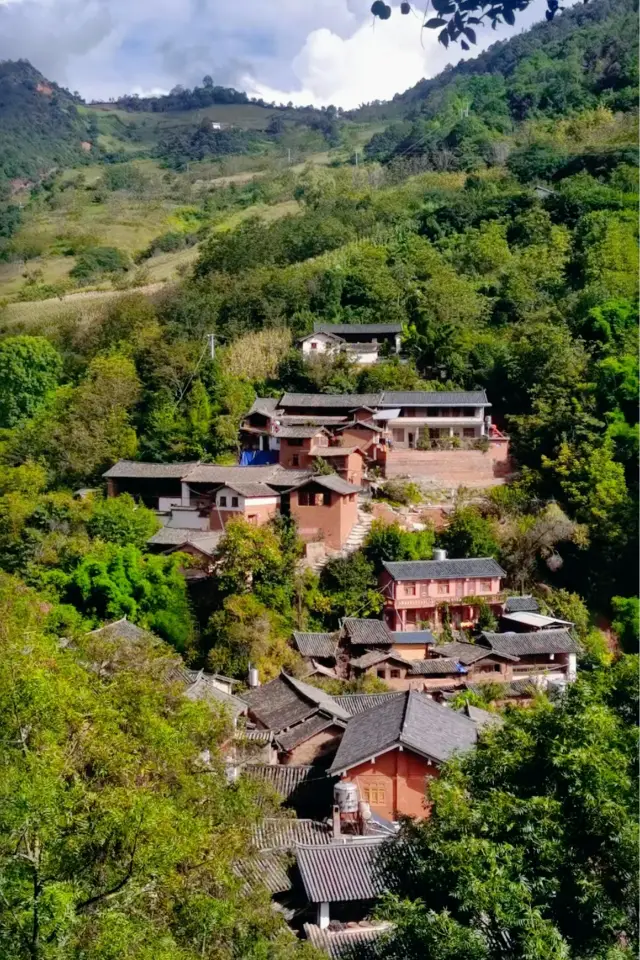 Are you not captivated by such a Nuodeng ancient village?