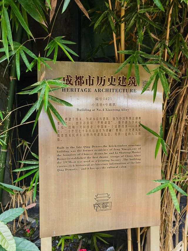 下雨天，穿梭時光的Citywalk，別樣詩意