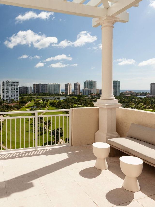 🌴🛏️ Unwind in Aventura: Top Stay at JW Marriott Miami 🌞