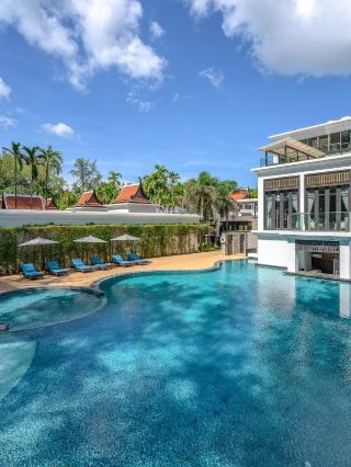 🌴✨ Phuket's Peaceful Paradise: Maikhao Dream Villas 🌊🌺