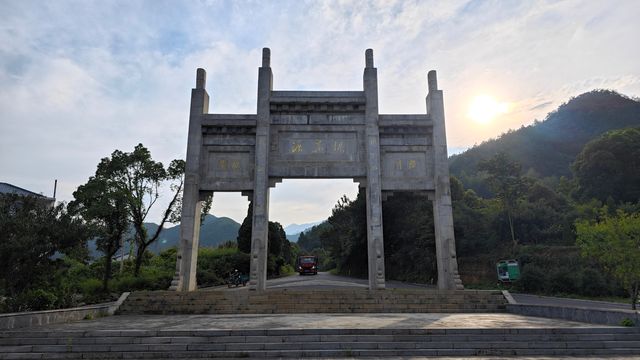 【東林生活】夏日行腳桃花源，瀑布飛瀉第一泉