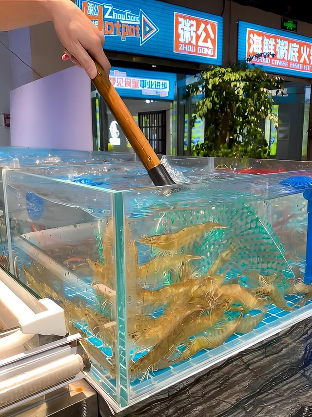 生猛海鮮現點現捞,打工仔平價海鮮食堂!