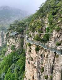 濟南青銅山大峽谷：穿越時空隧道，探索青銅奧秘。