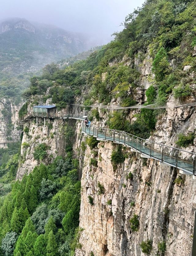 濟南青銅山大峽谷：穿越時空隧道，探索青銅奧秘。