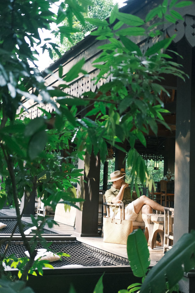 懸河畔的秘墅。