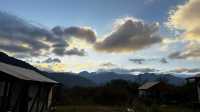 偏向山野行。