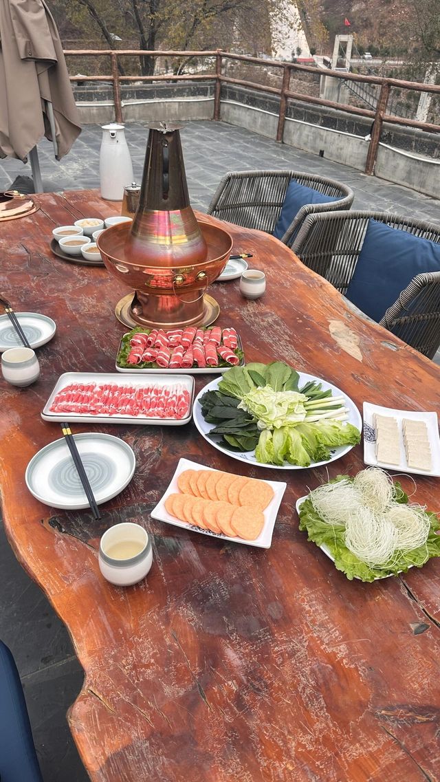 能吃銅鍋涮的民宿。
