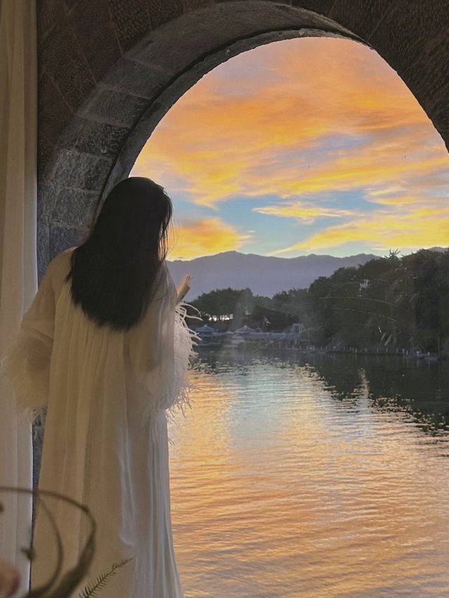 大理的海鷗與日落 浪漫的人先享受世界
