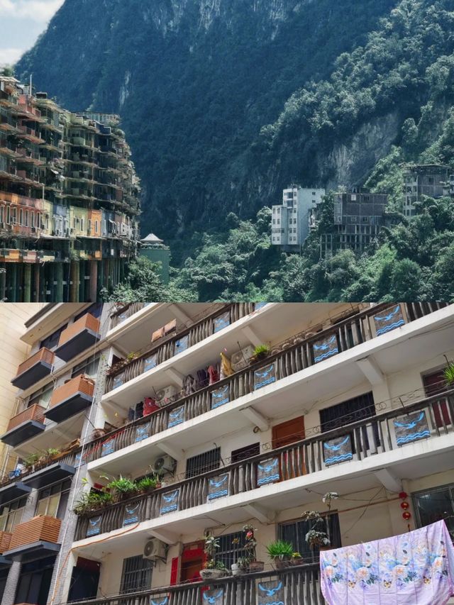 鹽津滇川咽喉處的吊腳樓影