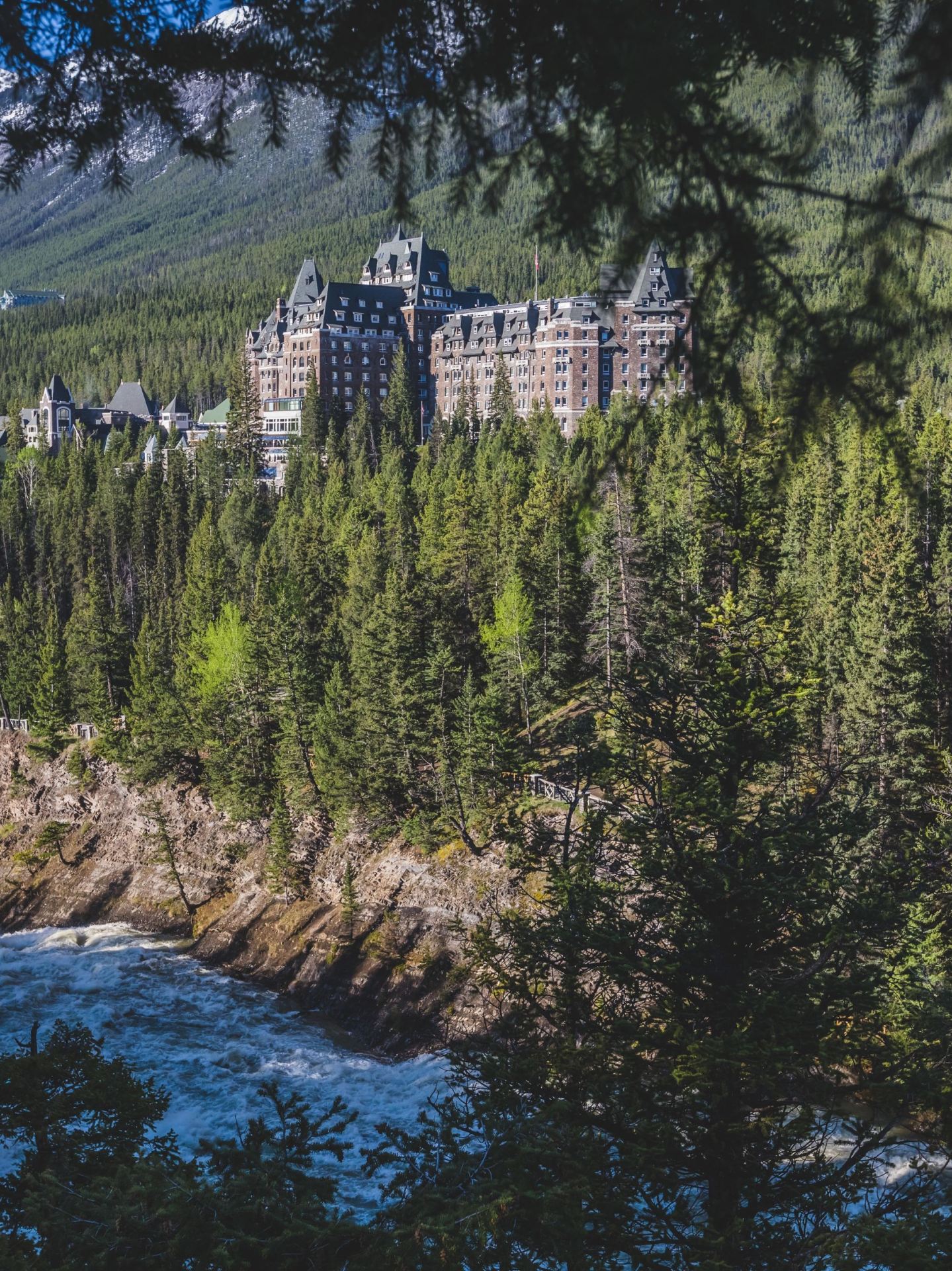 Winter Vacation in Canada: 5-Day Travel Guide