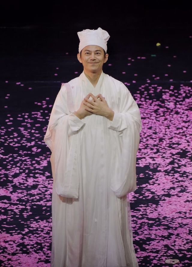 奔赴一場《暗戀桃花源》的奇幻之約