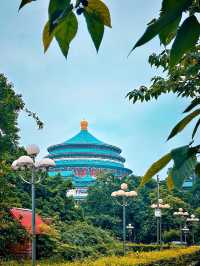 親愛嘅朋友們，嚟到重慶點可以錯過標誌性嘅重慶人民大禮堂呢？