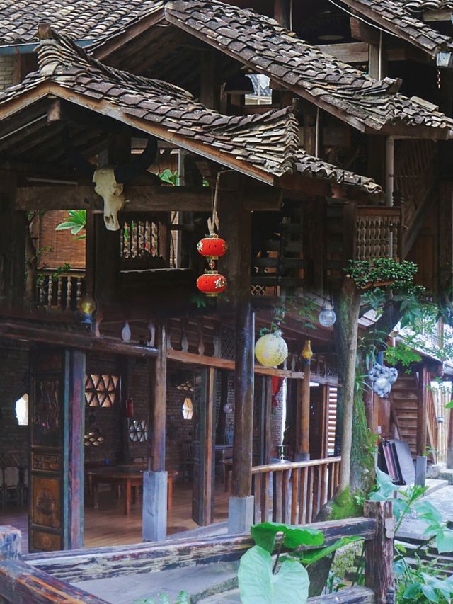 快嚟德宏芒市睇下大金塔啦！低消費、慢節奏嘅城市