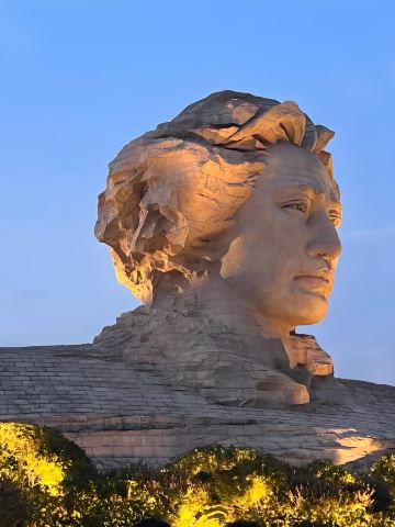 オブジェ 2026 Recommended Flower viewing in Mao Zedong Youth Art Sculpture