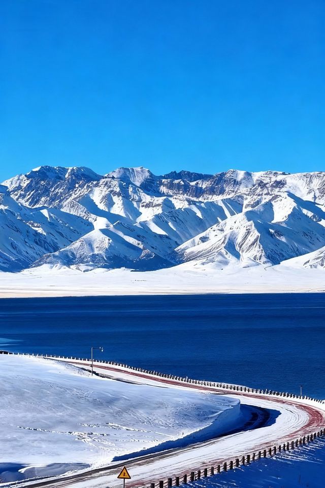 我會反覆愛上賽里木湖的冬天！