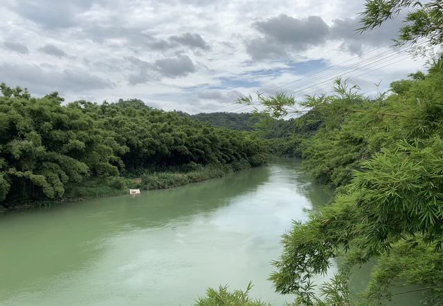 晨霧中的翡翠河