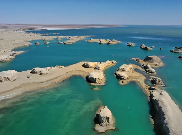 烏素特水上雅丹 烏素特水上雅丹