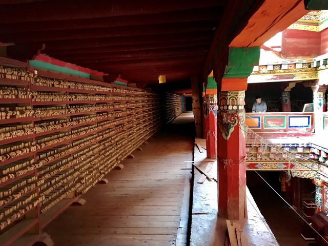 德格印經院,經版在暗室裡沉睡,文化在藏紙上流傳 德格印經院,經版在暗室裡沉睡,文化在藏紙上流傳