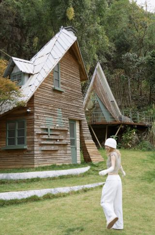 I'm currently in Yangshuo, but I've already gone abroad.