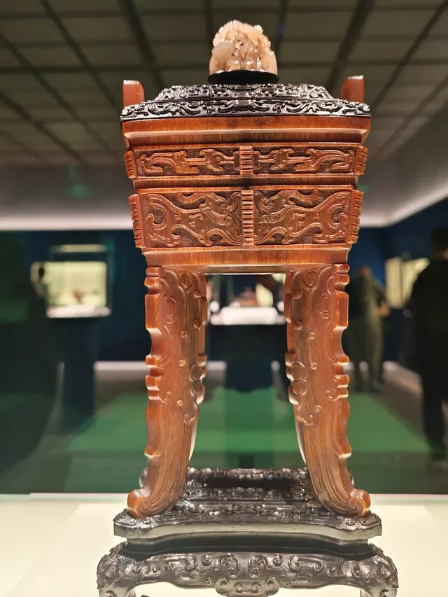 上博帶娃讀懂 “黑與犀” 的千年美學 上博帶娃讀懂 “黑與犀” 的千年美學