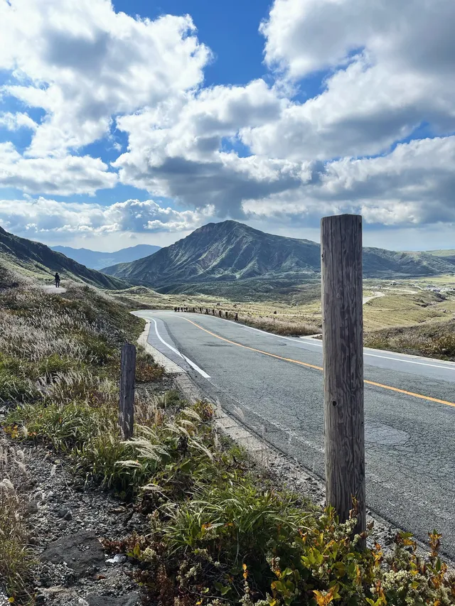 火山口在轟隆,腳下卻是抹茶草原|阿蘇火山 火山口在轟隆,腳下卻是抹茶草原|阿蘇火山