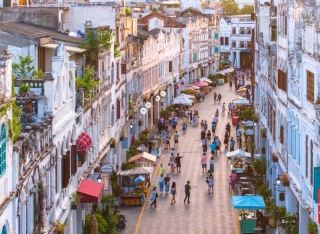 ทัวร์รอบเกาะไห่หนานจะทำให้คุณได้เพลิดเพลินทั้งทิวทัศน์ธรรมชาติและประเพณีทางวัฒนธรรม