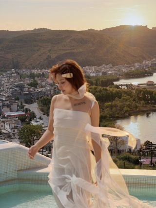 Romance by the Erhai Lake | Next to Ideal City