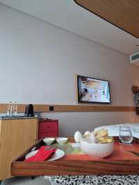 Quirky Theme with Excellent Service but Minor Flaws
