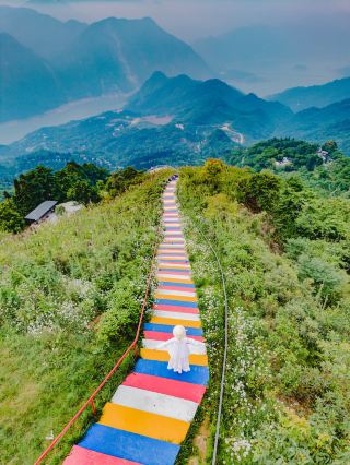 衝撃！成都周辺に雲上の花海トレッキングコースが隠れている～