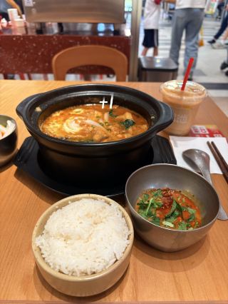 The ordering guide for Ningbo's Gun Chi Malatang, with its 200-table wait, is here! 🍲