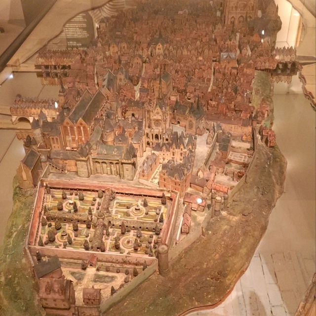 パリの歴史が分かる！「カルナヴァレ美術館」