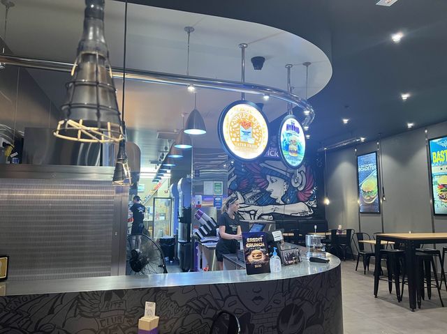 紐西蘭知名連鎖漢堡店Burgerfuel，基督城機場店