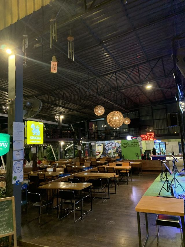 ร้านเป่าปากชามกะลา กำแพงเพชร บรรยากาศริมแม่น้ำปิง