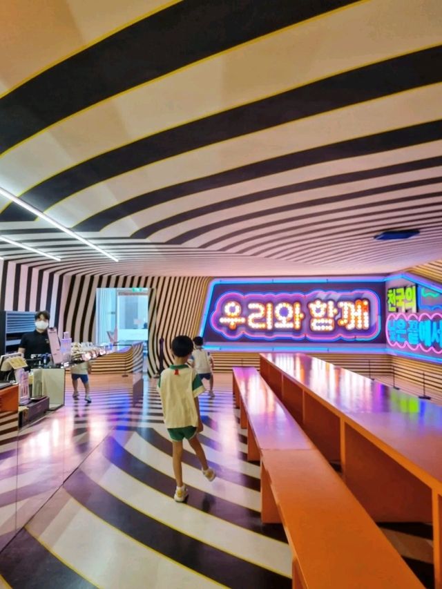 카페 그 자체가 현대미술!!!